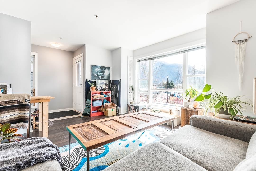 1261 Main St, #8