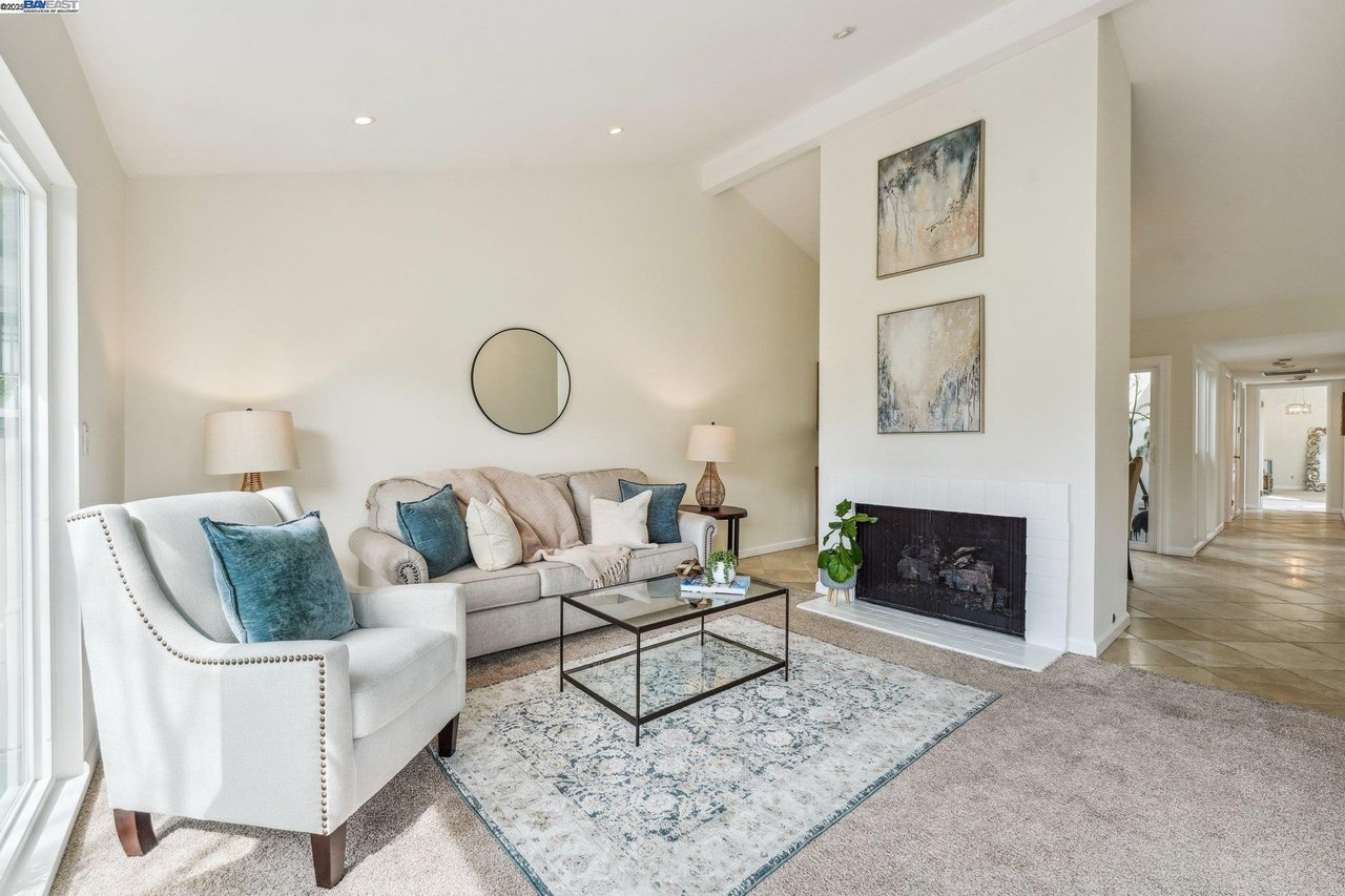 2119 Presidio Ct