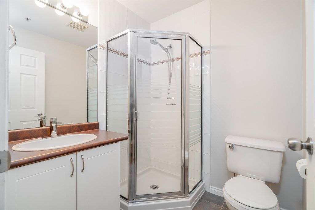 121 Shoreline Cir, #408