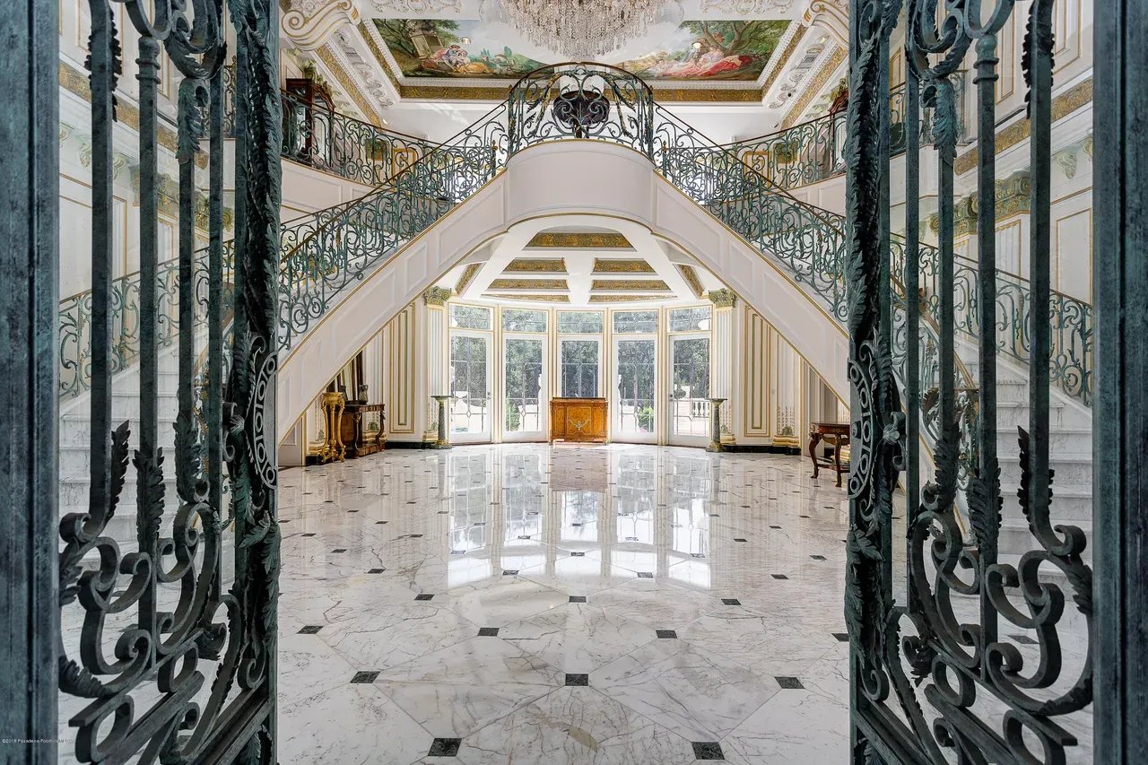 4158 Commonwealth Ave