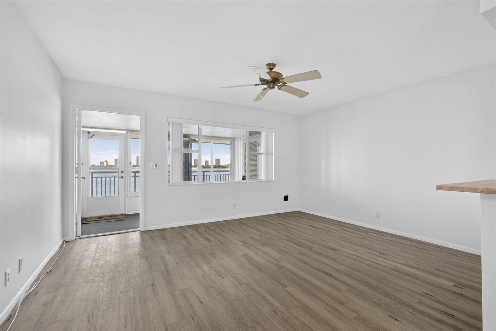 100 Shore 307 Ct