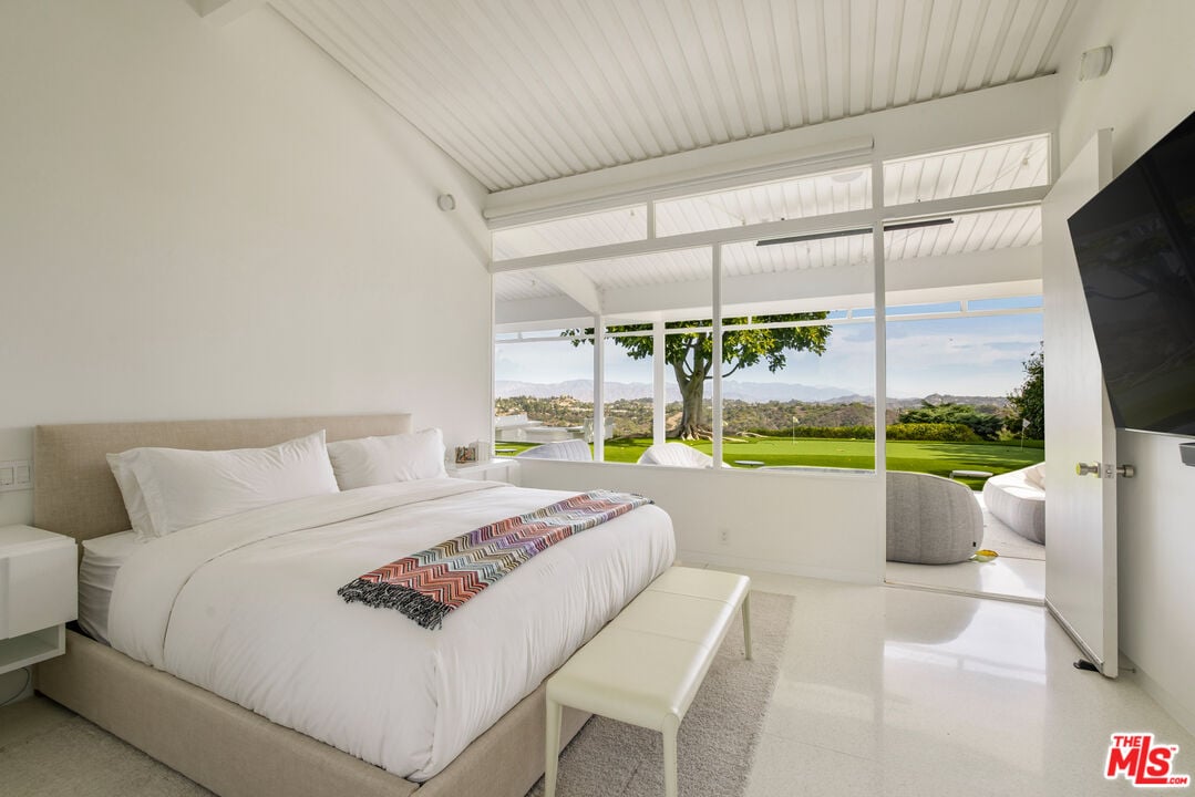 Celestia Manor, Stradella Rd, 90077