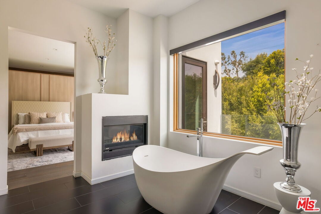 Aurelian Pavilion, W Sunset Blvd, 90049