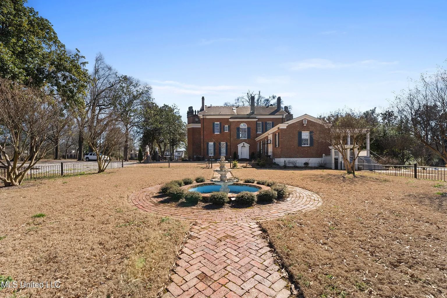 300 W Chulahoma Ave