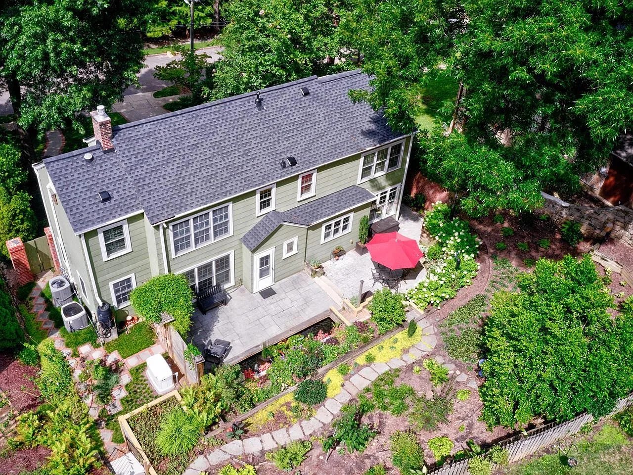 2504 Kenmore Dr