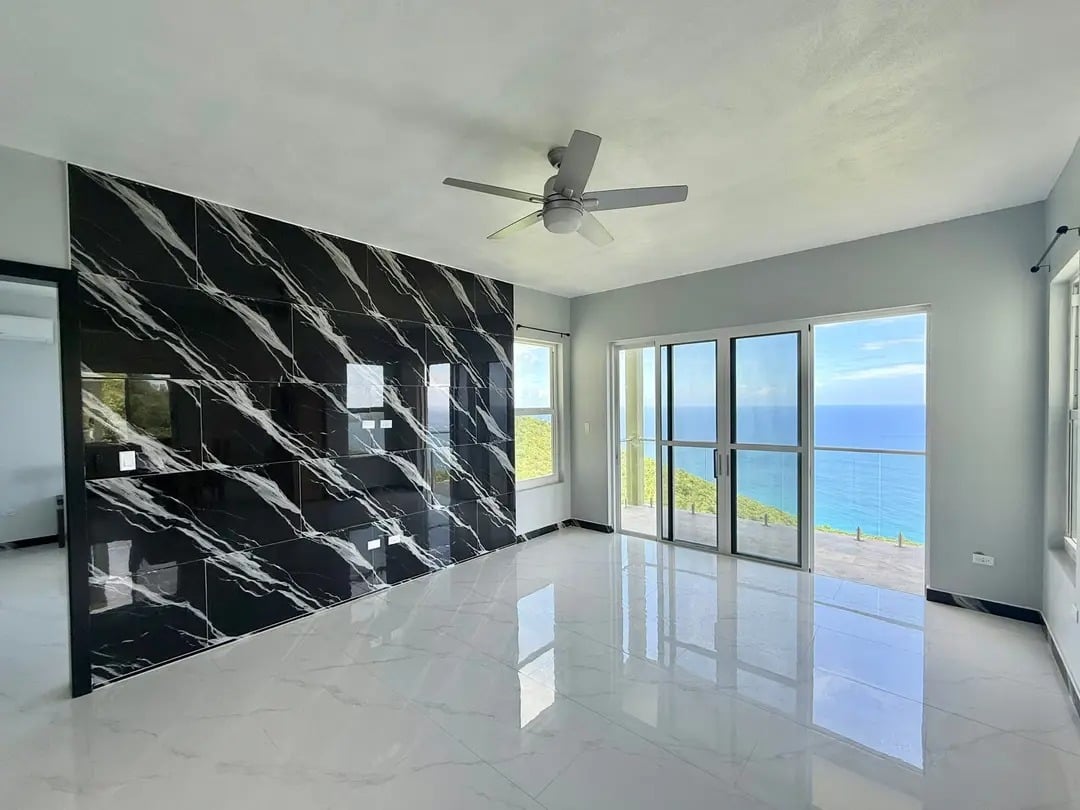 1079 Rogue's Bay 3 Bedroom Apartment 