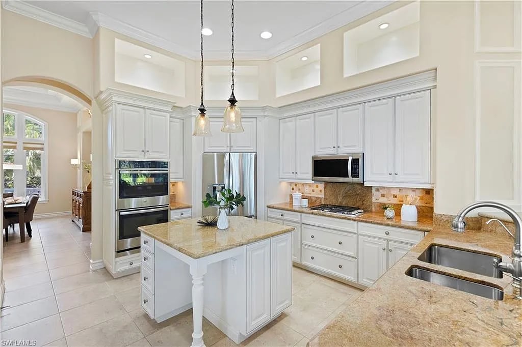 10101 Verona Lakes Ln