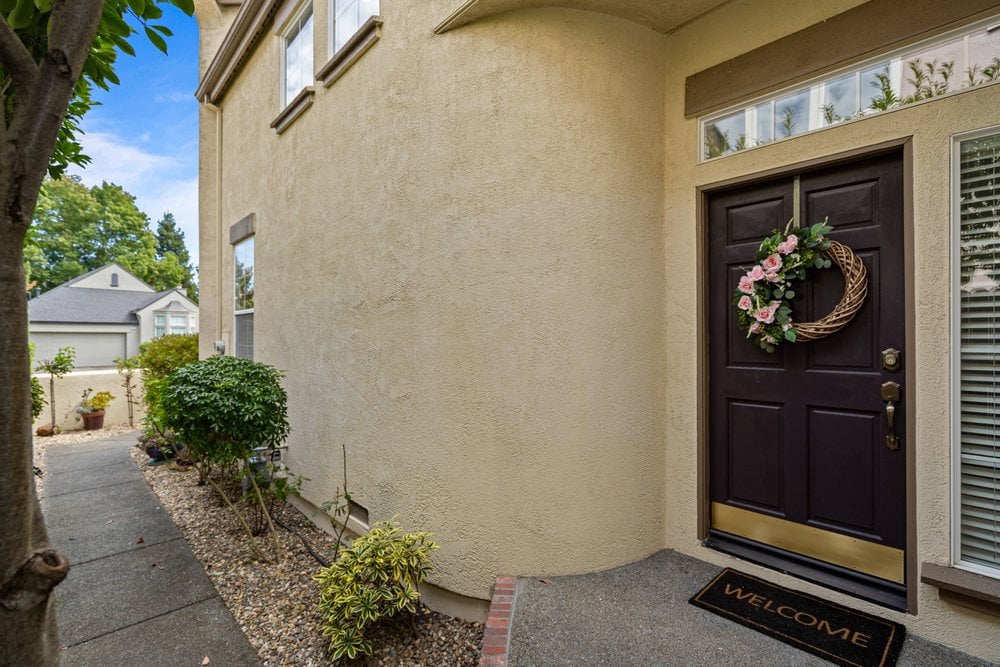 2010 Falcon Ridge Dr