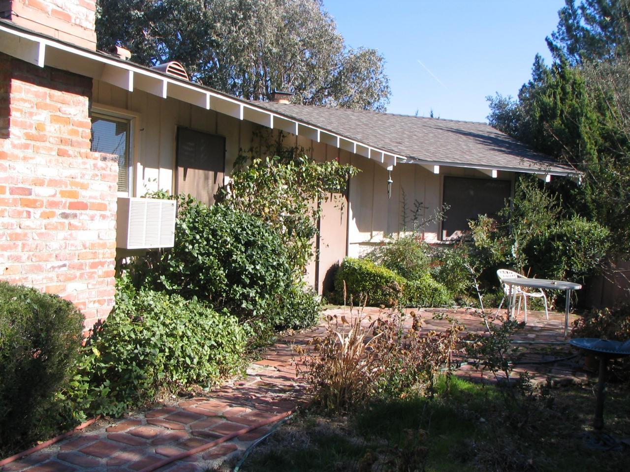 1253 Deer Trail Ln