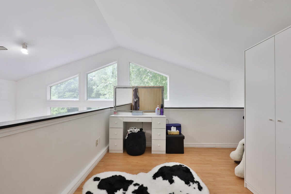 708 Montbeck Cres