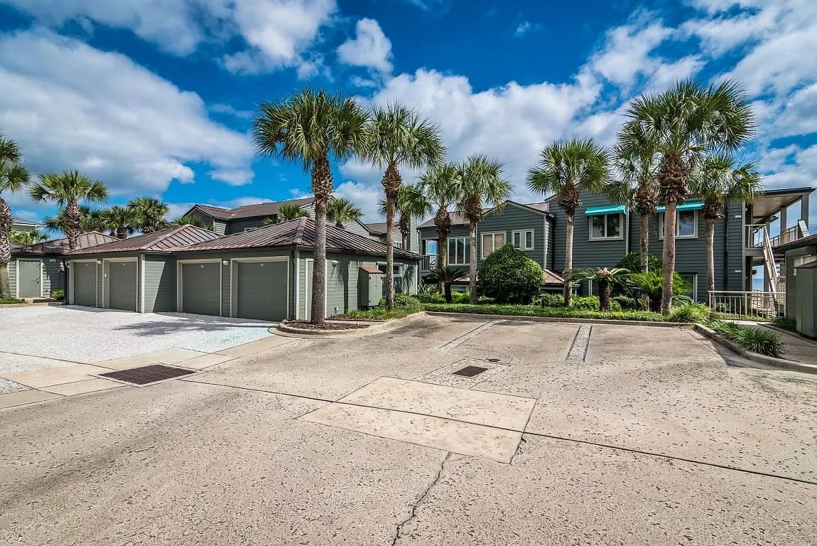 186 Sea Hammock Way