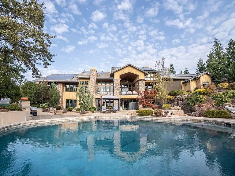 23768 Darkhorse Dr