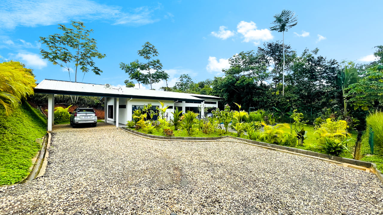 Modern 3BR Home in Highly Desirable Gated Community in Ojochal Costa Rica