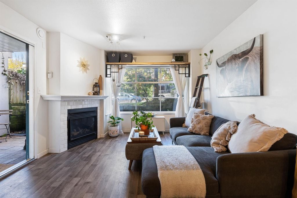 2388 Triumph St, #109