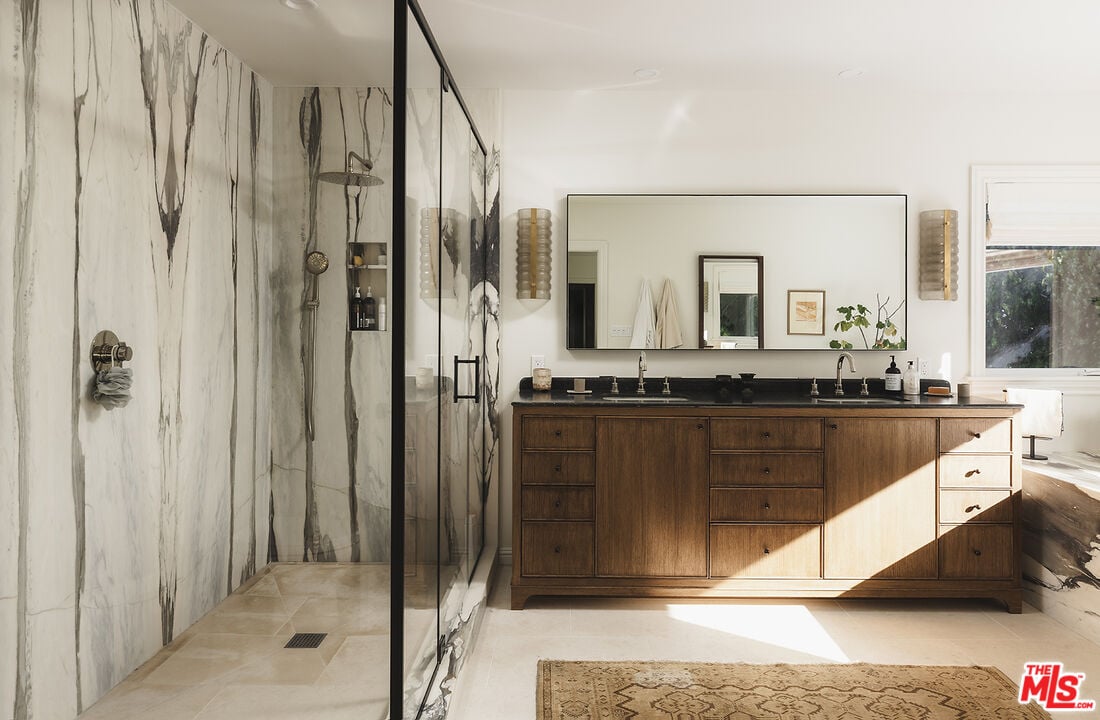 Nova Pavilion, El Cerrito Pl, 90068