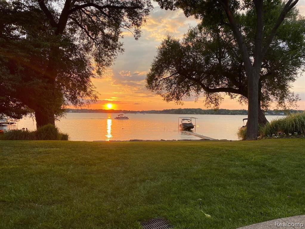Oakland County Lakes