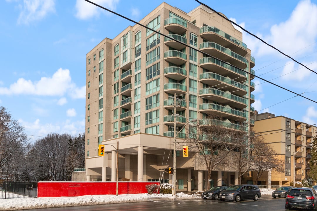 398 Eglinton Avenue E #611
