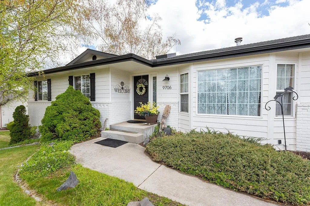 9706 N Ridgecrest Dr