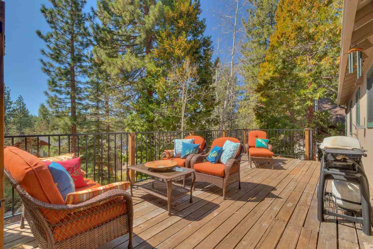 3070 Panorama Dr