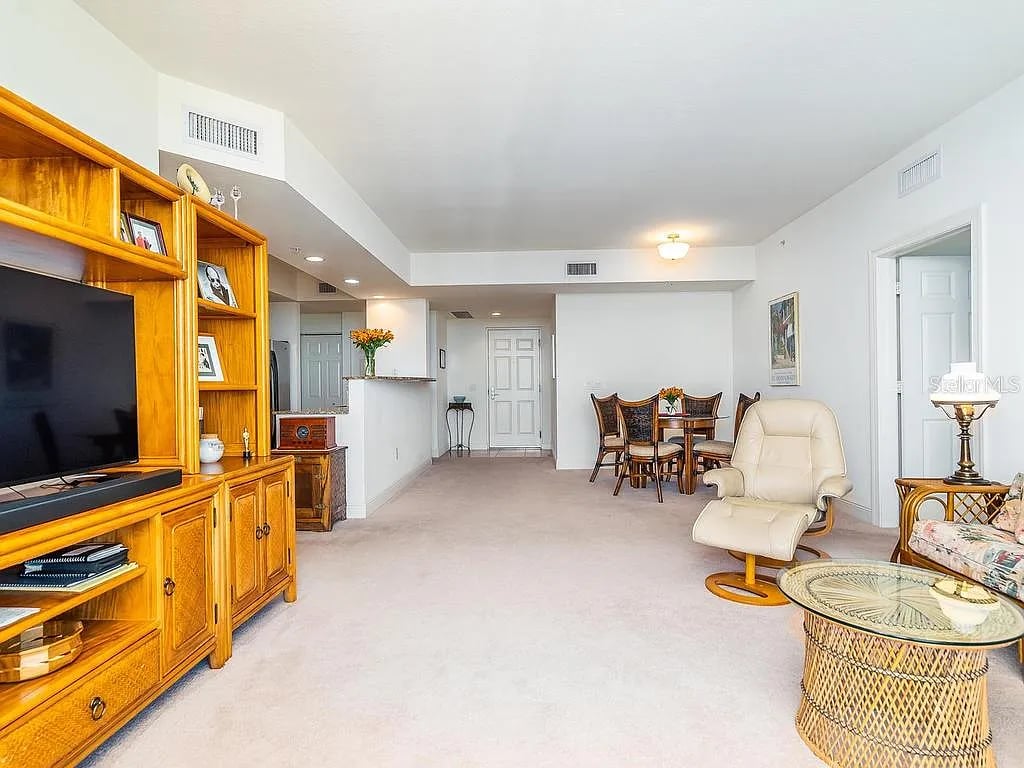 800 N Tamiami Trl #1012