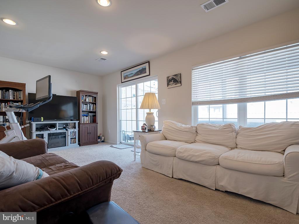 20493 Charlotte Blvd N