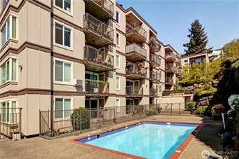2253 Gilman Drive W #310
