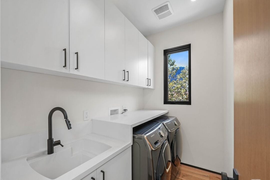 W 6th St, 90048