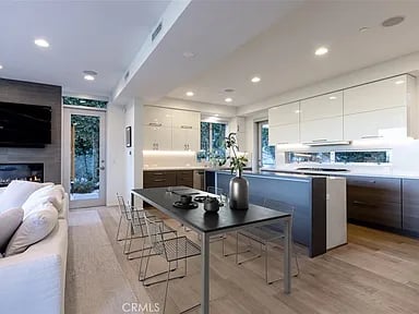 7350 Pacific View Dr