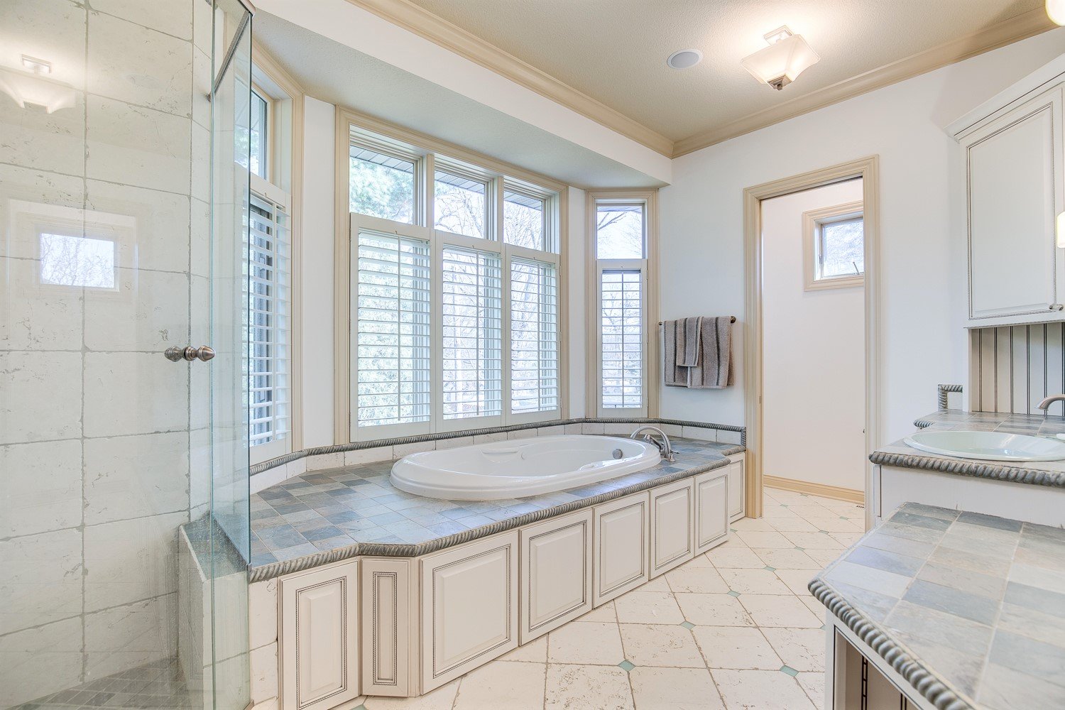 Luxurious Walkout End-Unit in Private Setting