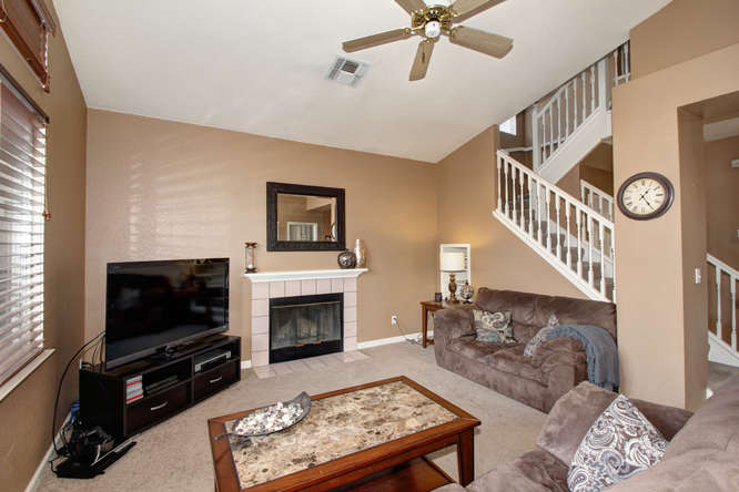Just Listed! Well Maintained Home in Roseville!