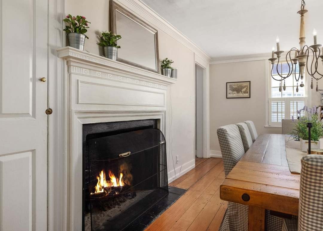 28 Dennett St