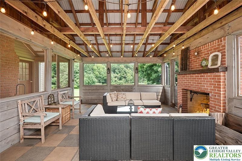 271 WETZEL ROAD