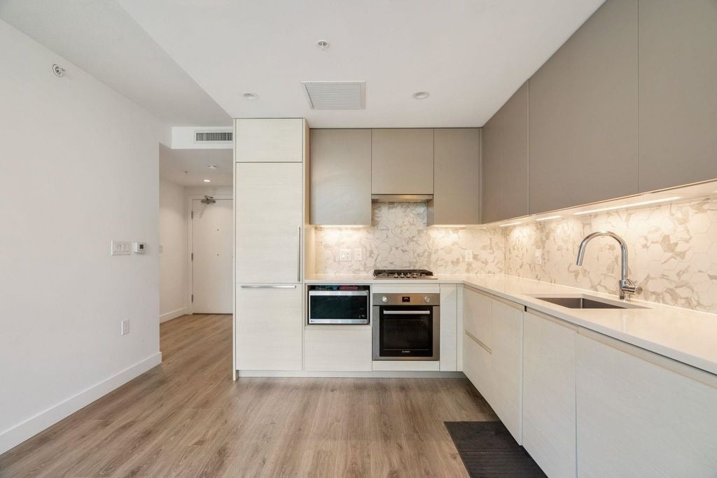 8138 Fraser St, #208