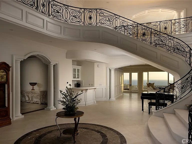 71 Ritz Cove