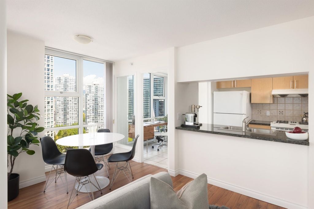 1077 Marinaside Cres, #2106