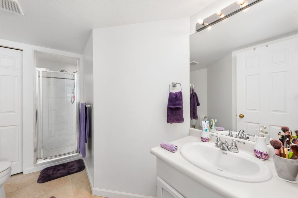 5335 Hastings St, #401