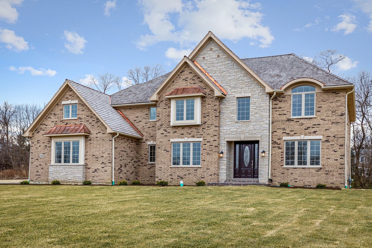 22566 N Evergreen Ct