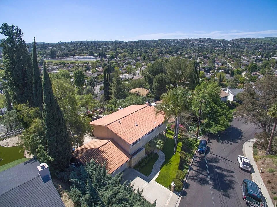 23516 Aetna St