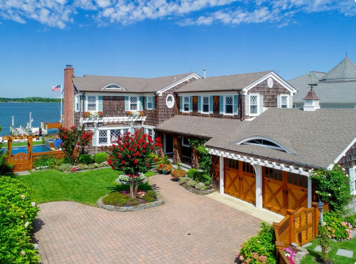 #1098 Beautiful Bayfront with Pool