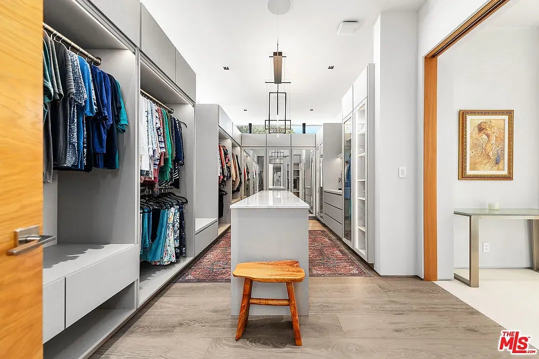 835 San Vicente Blvd
