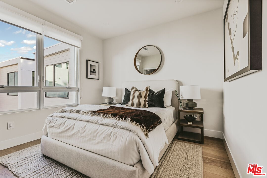 3230 S Barrington Ave