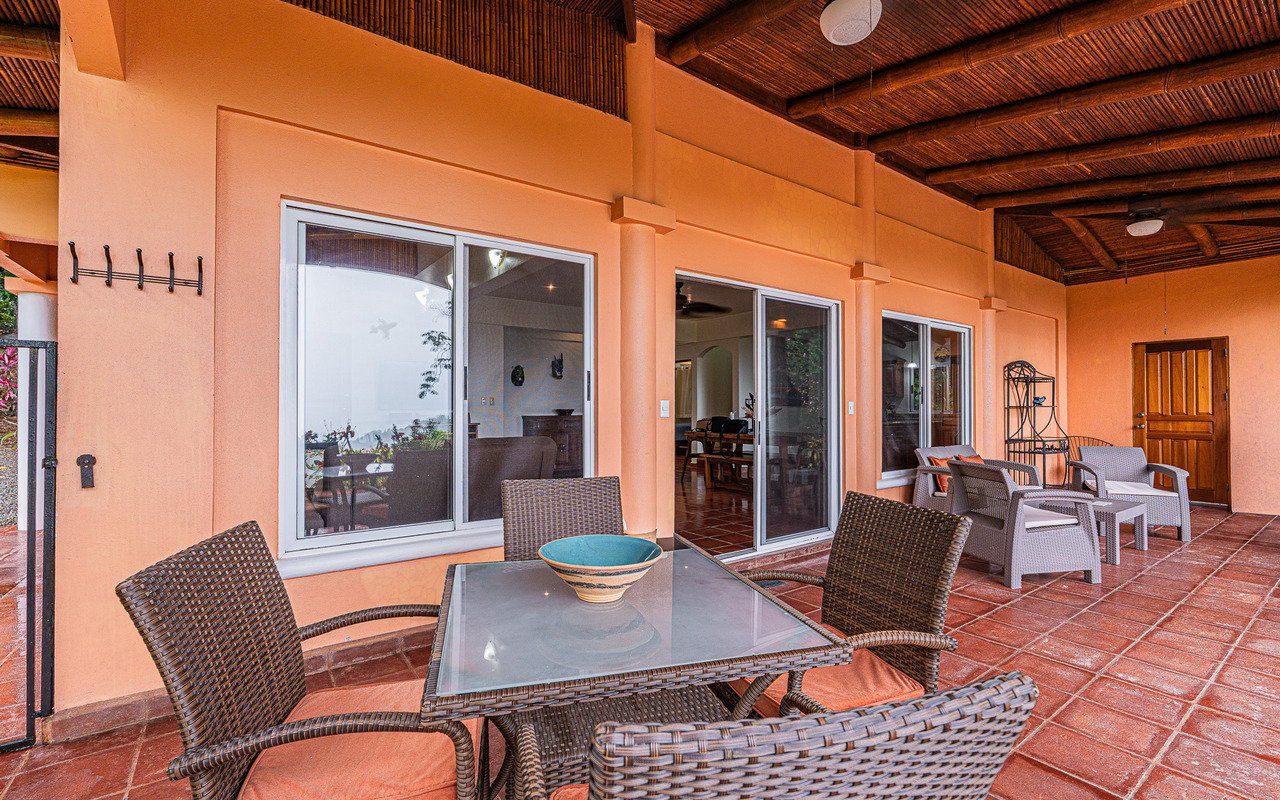 WHALE’S TAIL OCEAN VIEW ESTATE WITH EXTRA LOT 