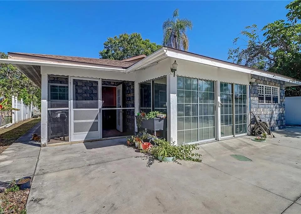 3489 Seagrape Ave