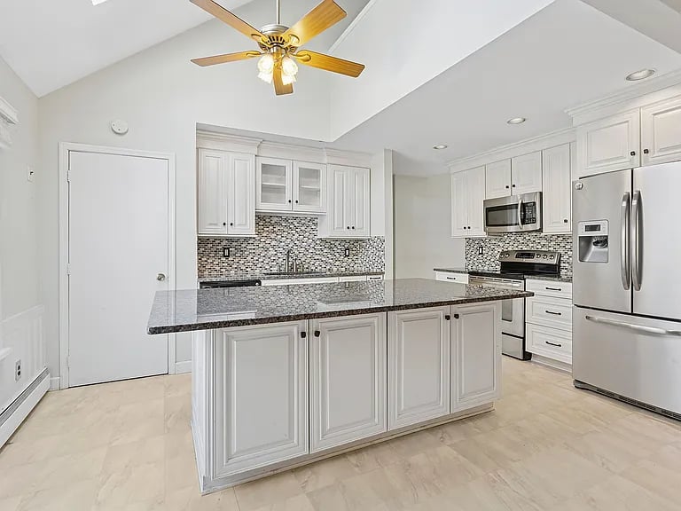 11 Juniper Ln