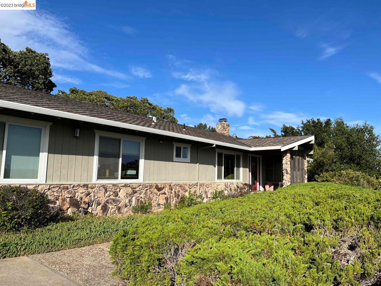 1210 Via Gabarda Way