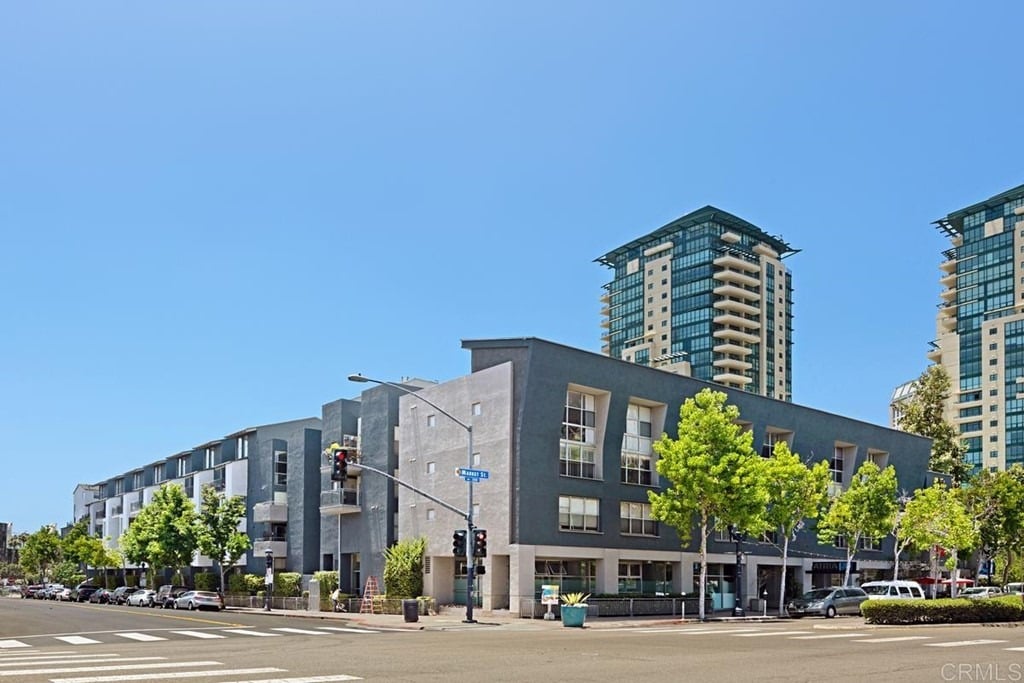 101 W Market St, Unit 404