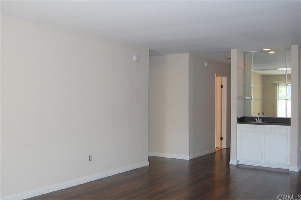 13 Featherwood