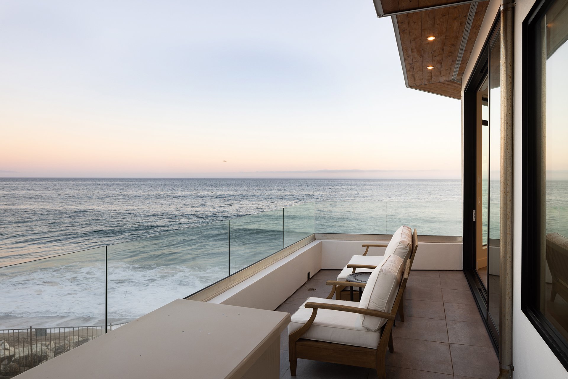Contemporary Oceanfront Retreat