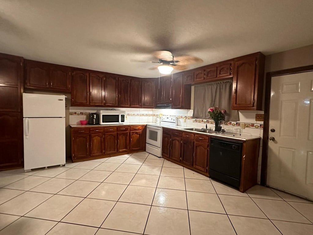 2880 Yucca Cir