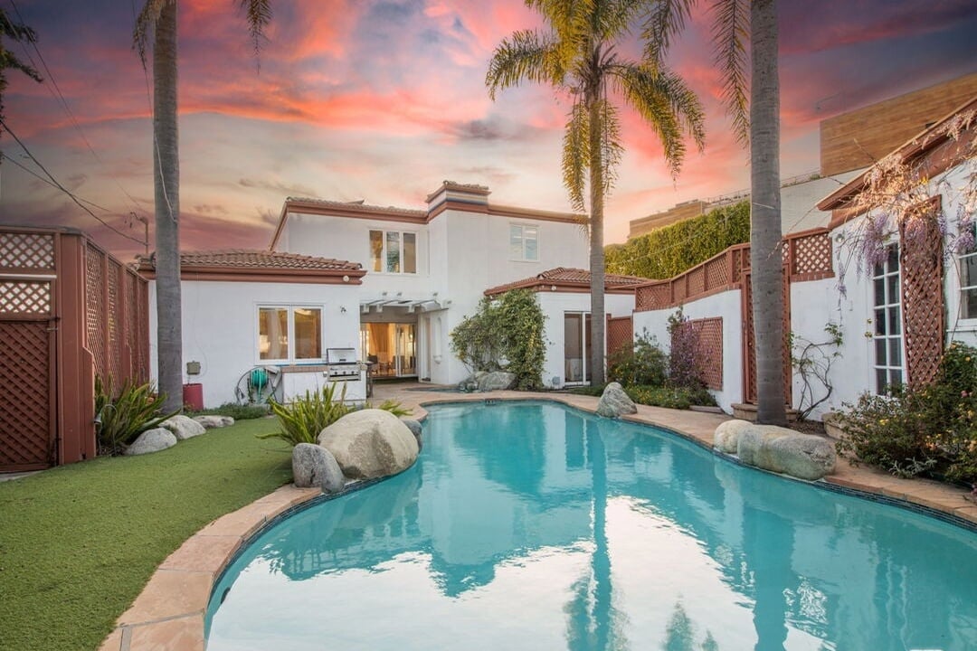 905 Berkeley St, 90403